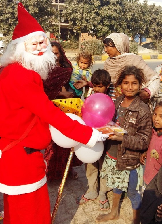 Paras Hospitals, Gurgaon Holds Special Christmas Activity for City’s Rag-Pickers