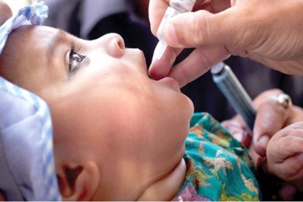 Does polio vaccine have a live virus?