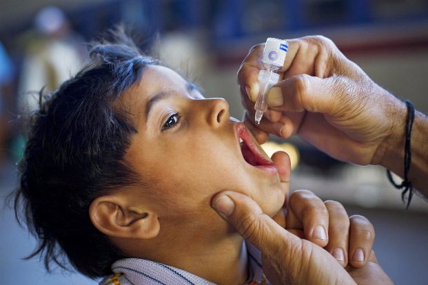 How many doses of vaccine are needed against poliomyelitis?