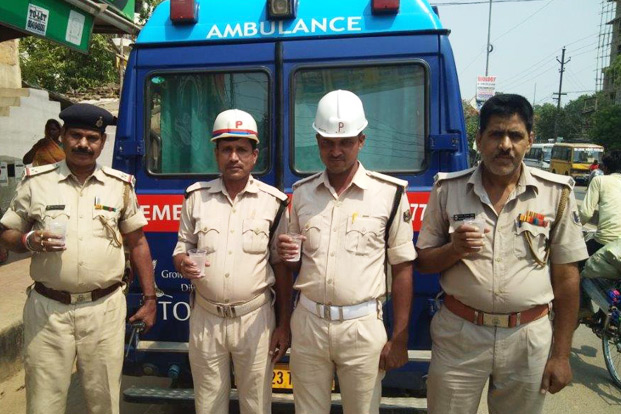 Paras HMRI Hospital, Patna ambulance moves around in the city to help traffic police