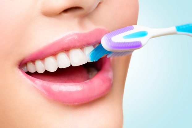 7 Simple Ways to Naturally Whiten Your Teeth at Home